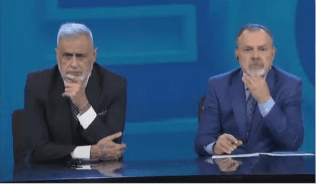 Pensadores en Panel de TV